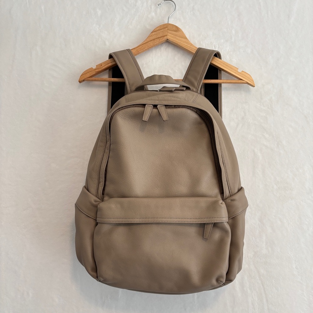 Leatherology‎ tan backpack